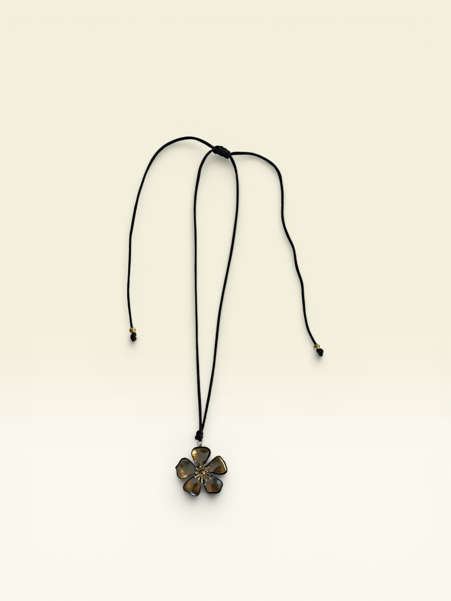 Collar Flor Dorada